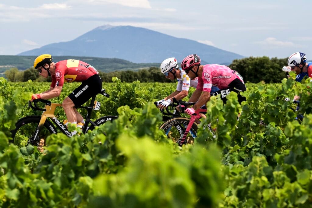 Jonas ABRAHAMSEN (UNO-X MOBILITY), Mathieu BURGAUDEAU (TOTALENERGIES), Vincenzo ALBANESE (EF EDUCATION - EASYPOST), Quentin PACHER (GROUPAMA-FDJ)