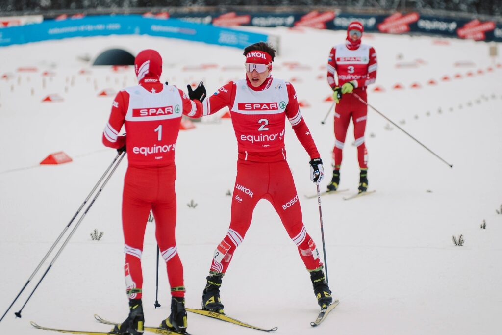 Alexander Ivshin, guld, Saveliy Korostelev, silver, och Nikita Denisov, brons, under junior-VM i skidor den 22 februari 2022 i Lygna. Foto: Tom-Vegard Feltstykket / HANDOUT / BILDBYRÅN