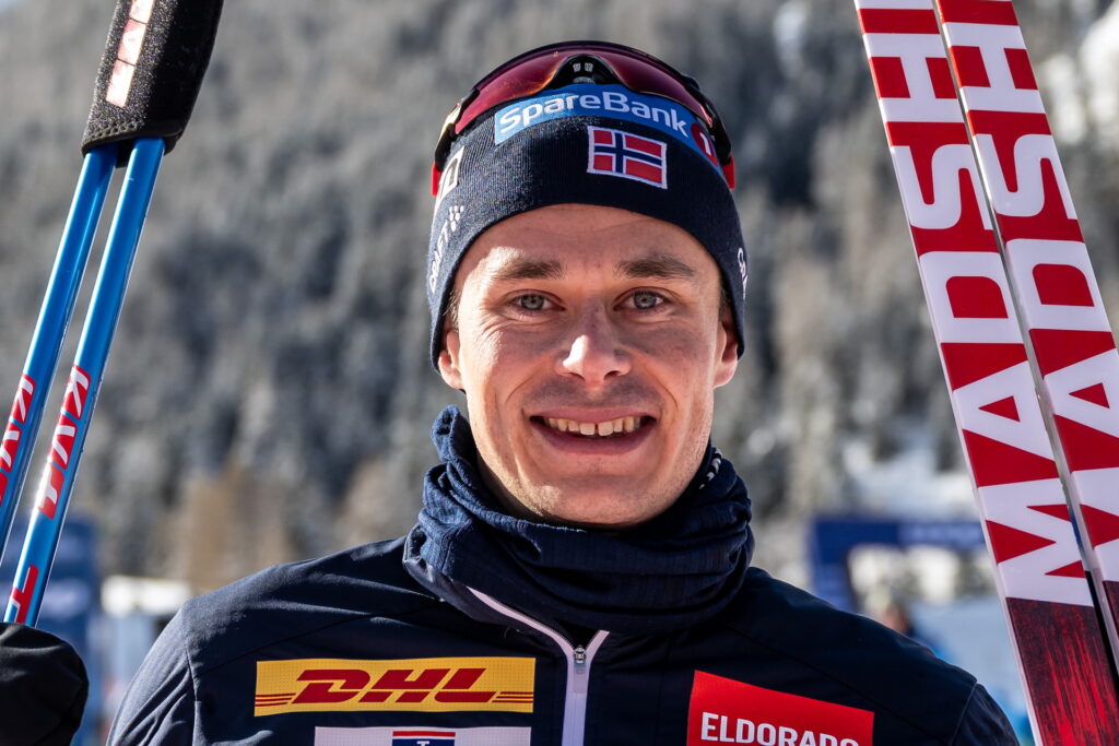 250202 Harald Østberg Amundsen of Norway celebrates after men's 10 km interval start free technique during the FIS Cross-Country World Cup on February 2, 2025 in Cogne.