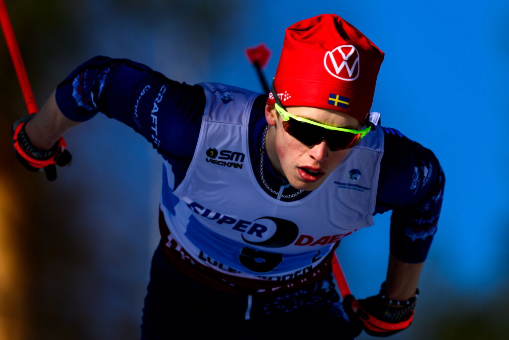 Jonatan Lindberg, Ifk Mora Sk Lag 2, tävlar i en semifinal av herrarnas teamsprint under dag 2 av SM-veckan den 21 mars 2024 i Boden.
